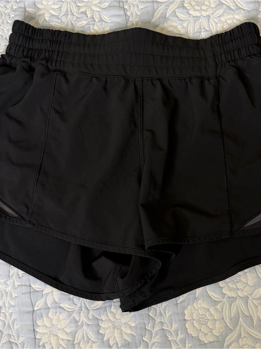 Lululemon black hotty hot shorts